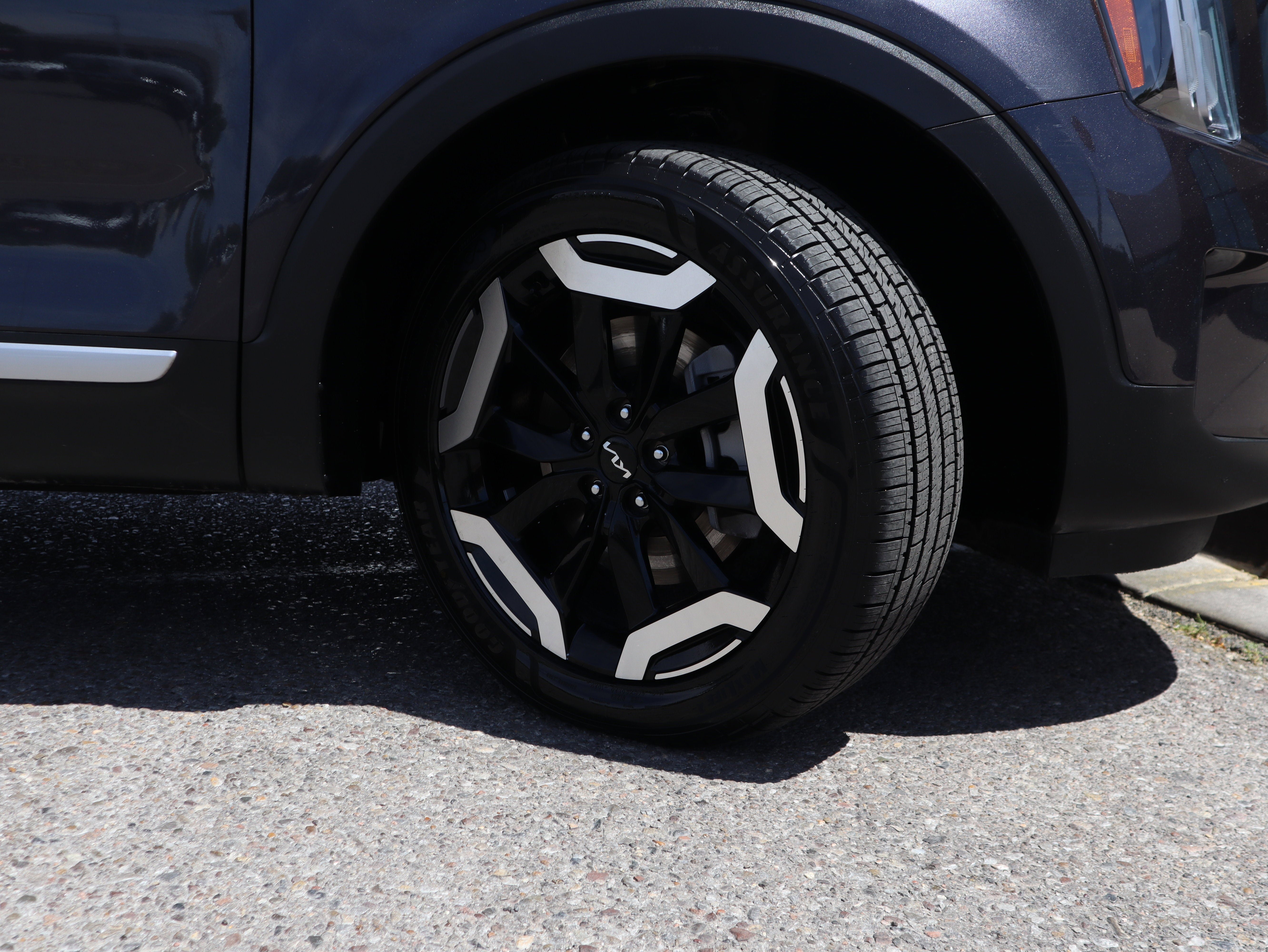 Used 2025 Kia Telluride S AWD/4WD image 13