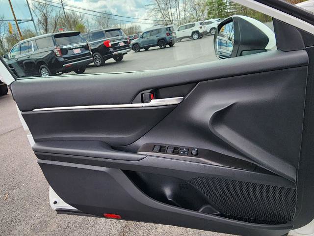 Used 2021 Toyota Camry SE FWD image 21