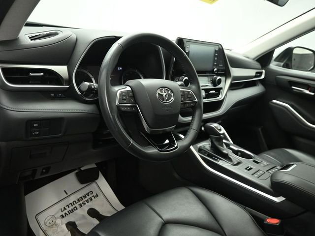 Used 2021 Toyota Highlander XLE AWD/4WD image 11