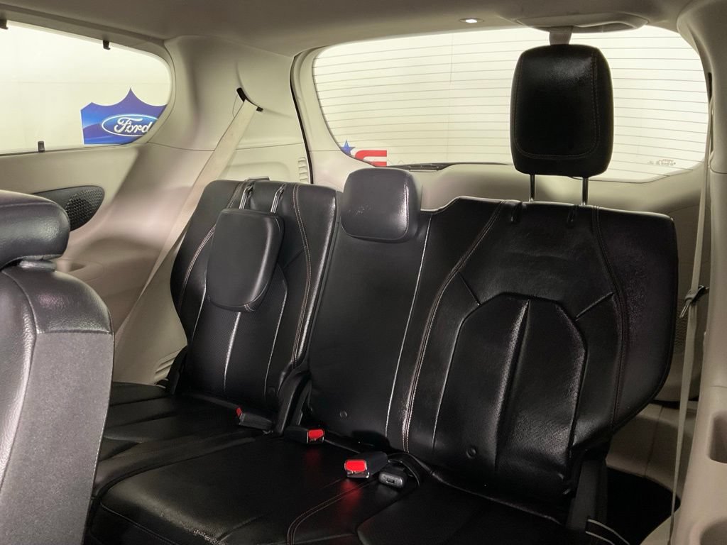 Used 2018 Chrysler Pacifica Touring-L Plus FWD image 17