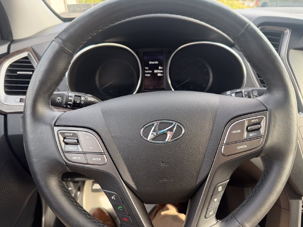 Used 2017 Hyundai Santa Fe Sport FWD image 30