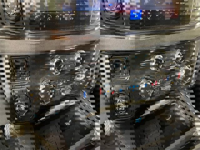 Certified 2024 Ford F350 Platinum w/ Tremor Off-Road Package image 8