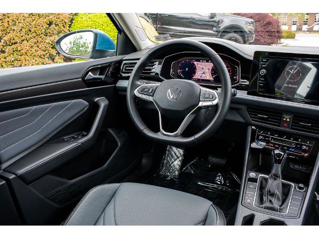 Used 2025 Volkswagen Jetta SEL FWD image 13