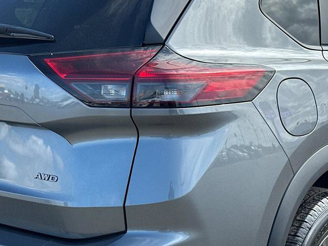 Used 2024 Nissan Rogue S AWD/4WD image 25