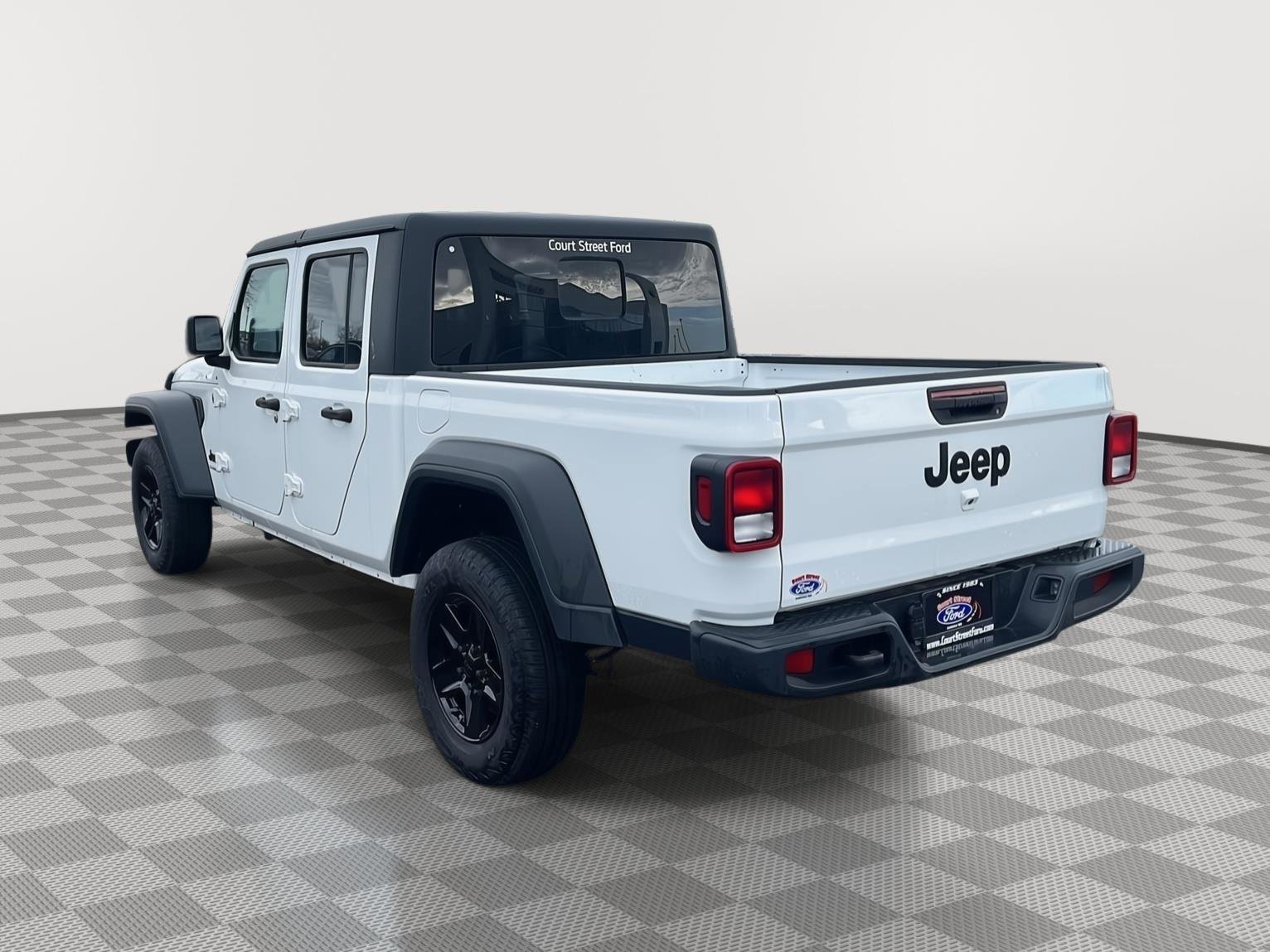 Used 2023 Jeep Gladiator Sport image 3