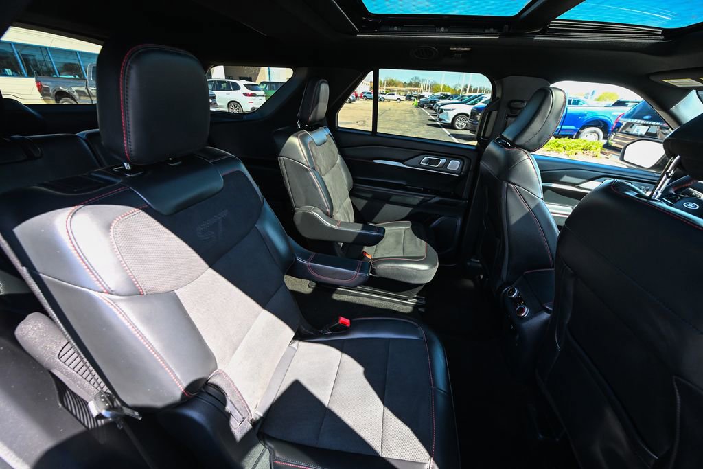 Certified 2025 Ford Explorer ST AWD/4WD image 30