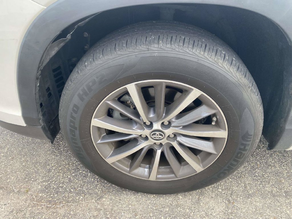 Used 2018 Toyota Highlander XLE FWD image 4