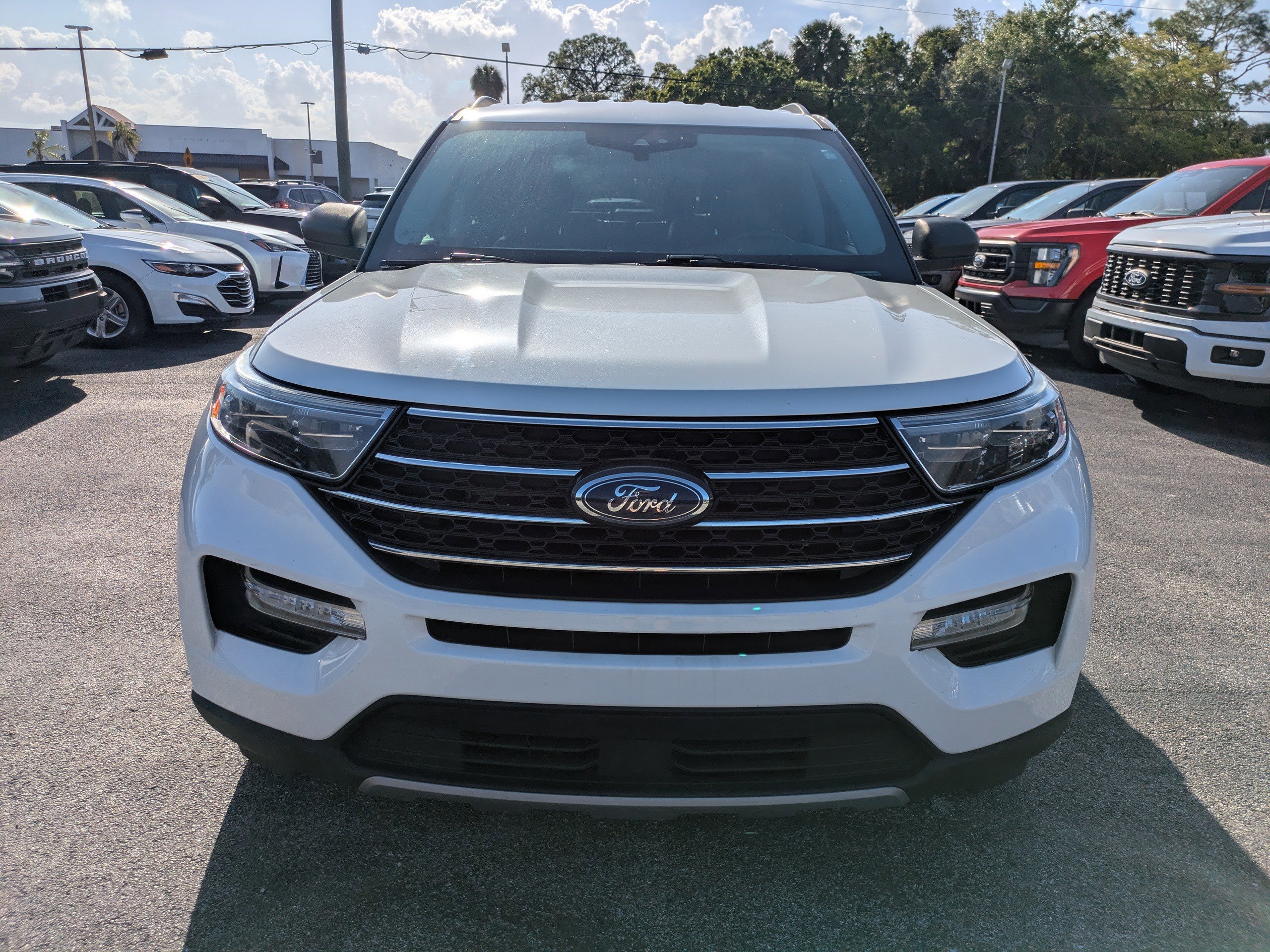 Certified 2022 Ford Explorer XLT w/ Equipment Group 202A RWD image 8