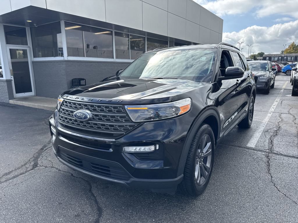 Certified 2022 Ford Explorer XLT w/ Equipment Group 202A image 3