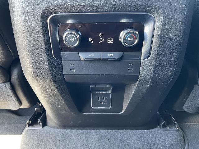 Used 2025 Chevrolet Suburban Z71 AWD/4WD image 21