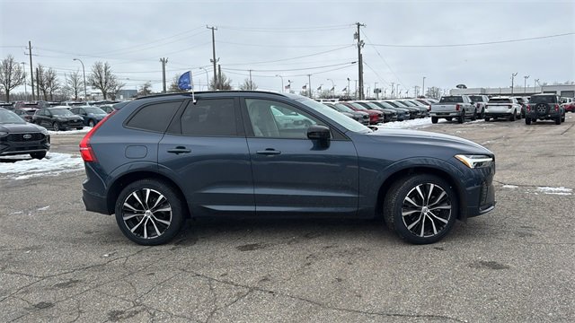 Used 2023 Volvo XC60 B5 Plus w/ Climate Package image 3