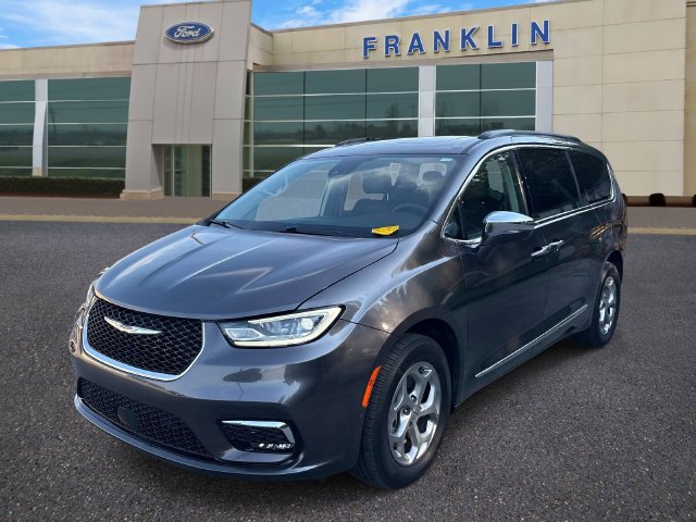 Used 2022 Chrysler Pacifica Limited w/ Uconnect Theater Family Group AWD/4WD image 3