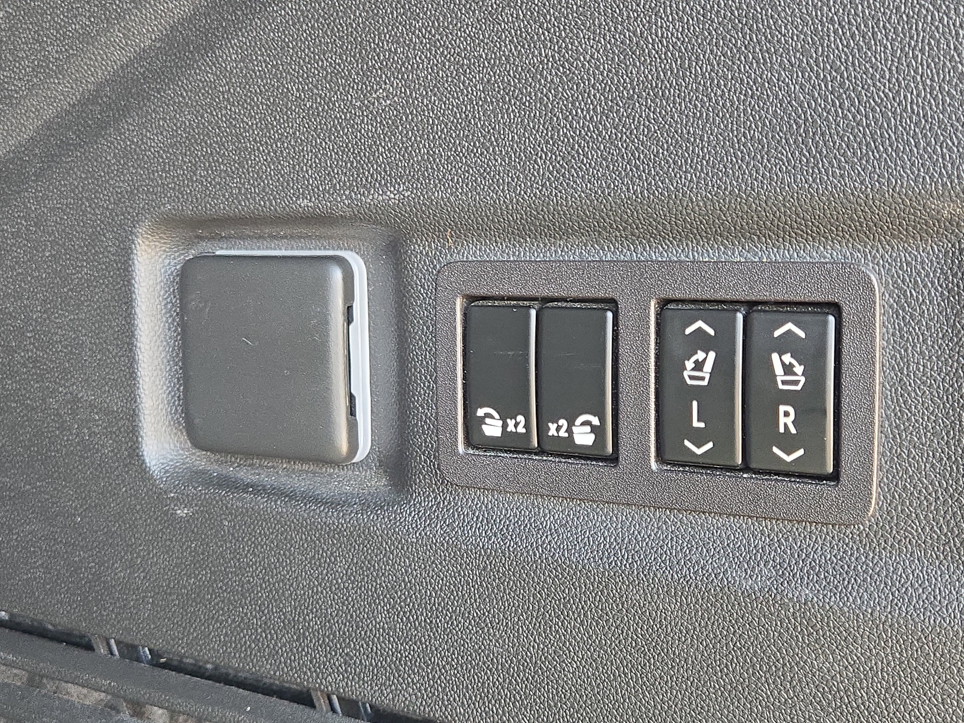 Used 2024 Chevrolet Tahoe RST w/ Luxury Package RWD image 12