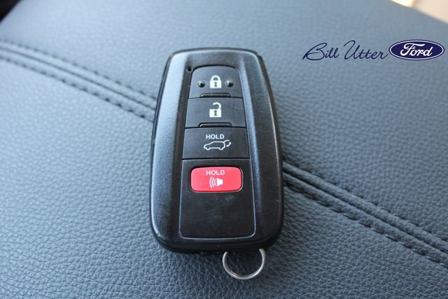 Used 2025 Toyota RAV4 Limited FWD image 28