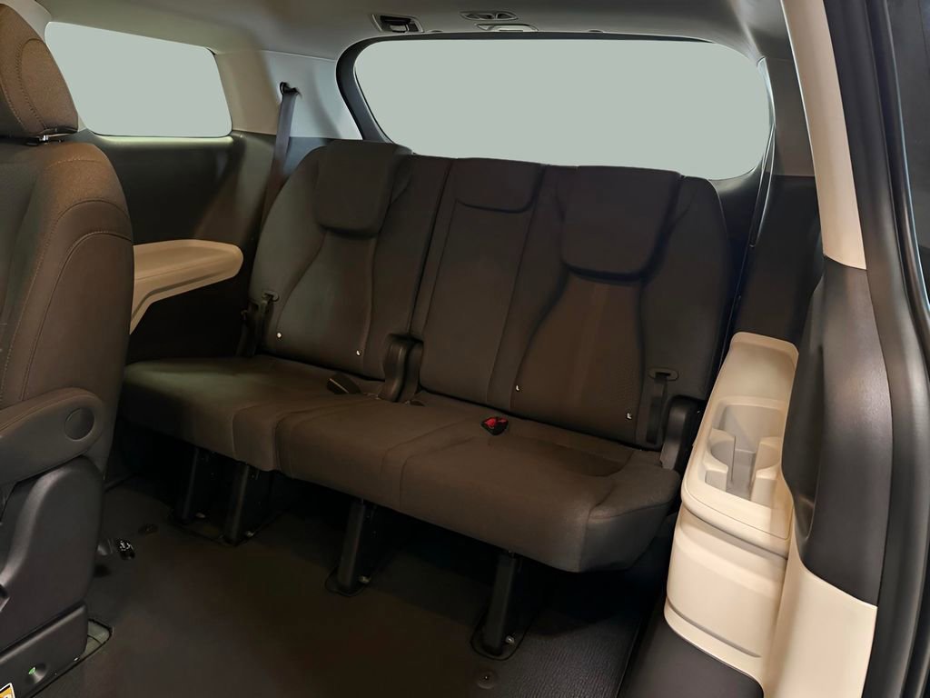 Used 2022 Kia Carnival LX image 24