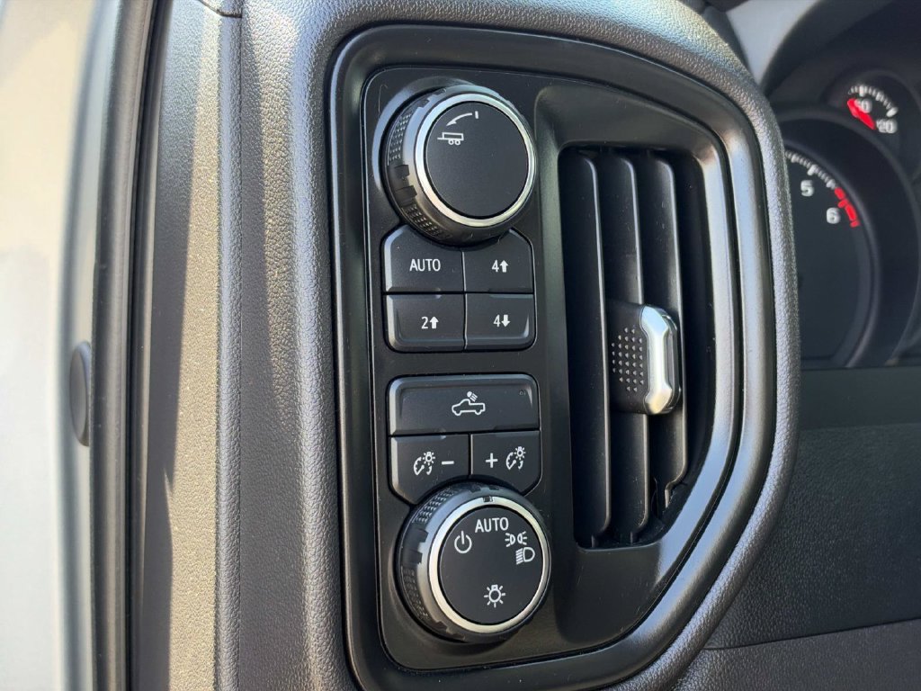 Used 2024 Chevrolet Silverado 1500 Custom Trail Boss w/ Turbomax Blackout Package AWD/4WD image 23