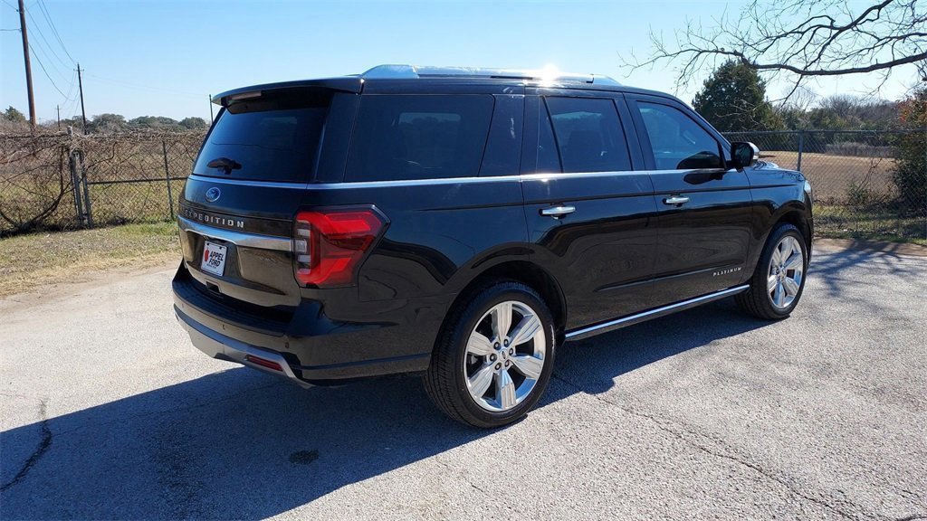 Certified 2022 Ford Expedition Platinum image 3