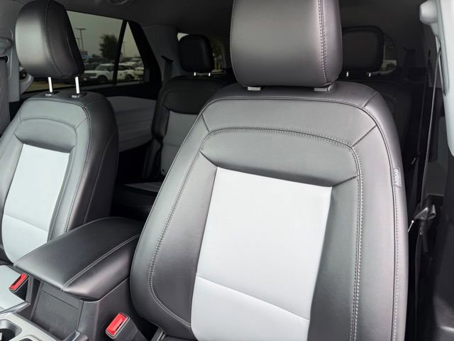 Certified 2023 Ford Explorer XLT w/ Equipment Group 202A RWD image 11