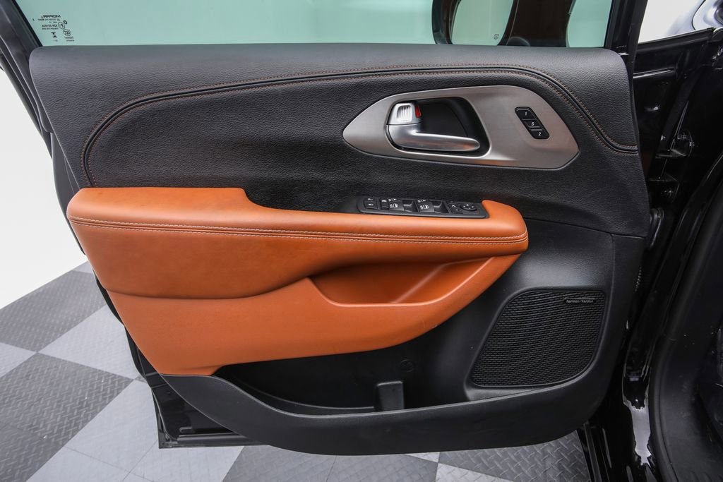 Used 2024 Chrysler Pacifica Pinnacle w/ Trailer Tow Group image 15