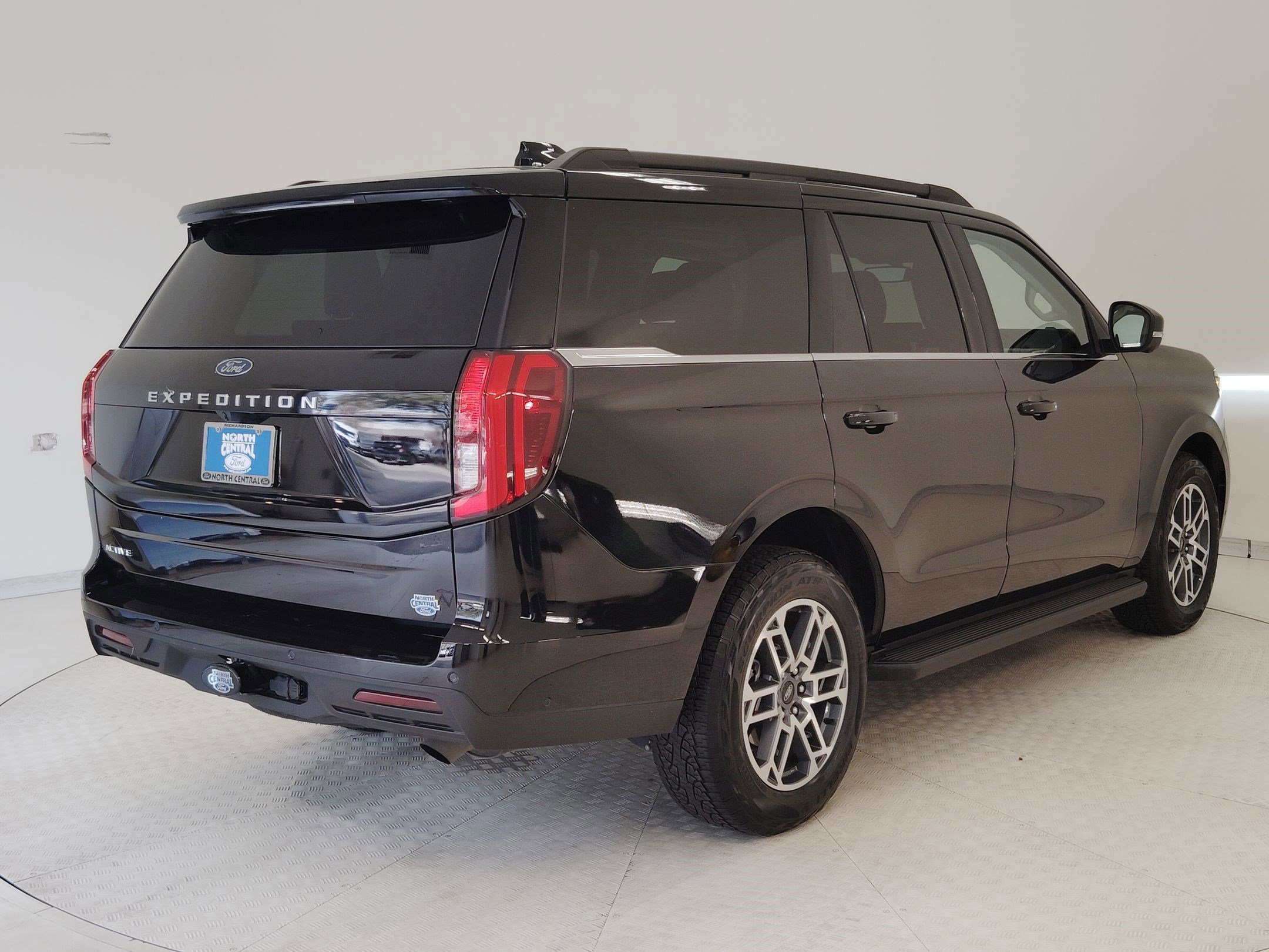 Certified 2025 Ford Expedition Active image 5