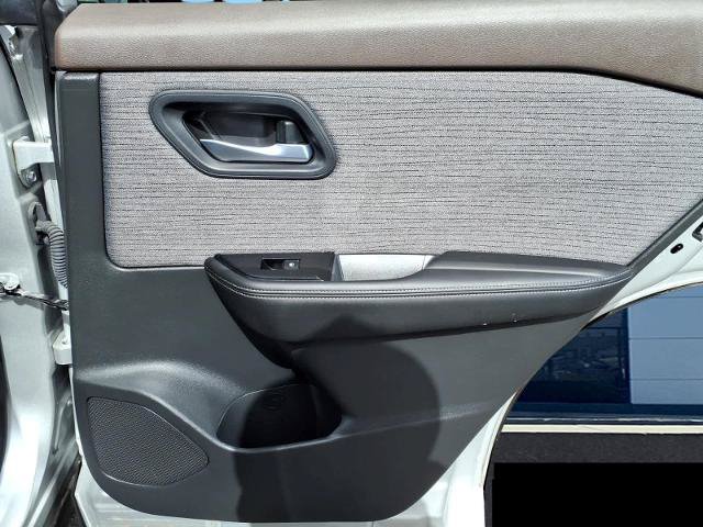 Used 2023 Nissan Rogue SV AWD/4WD image 13
