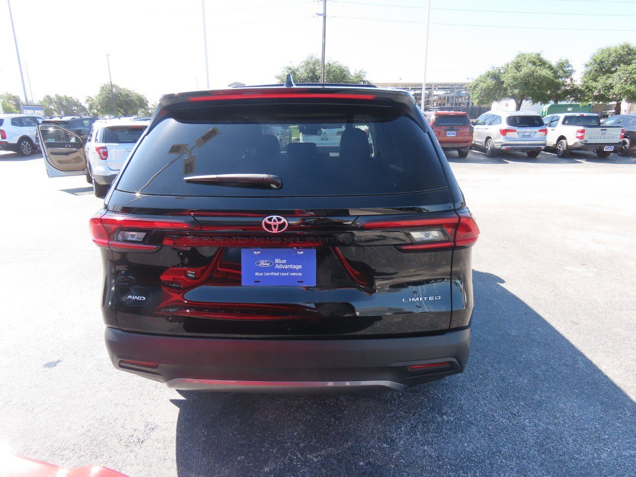 Used 2025 Toyota Grand Highlander AWD image 11