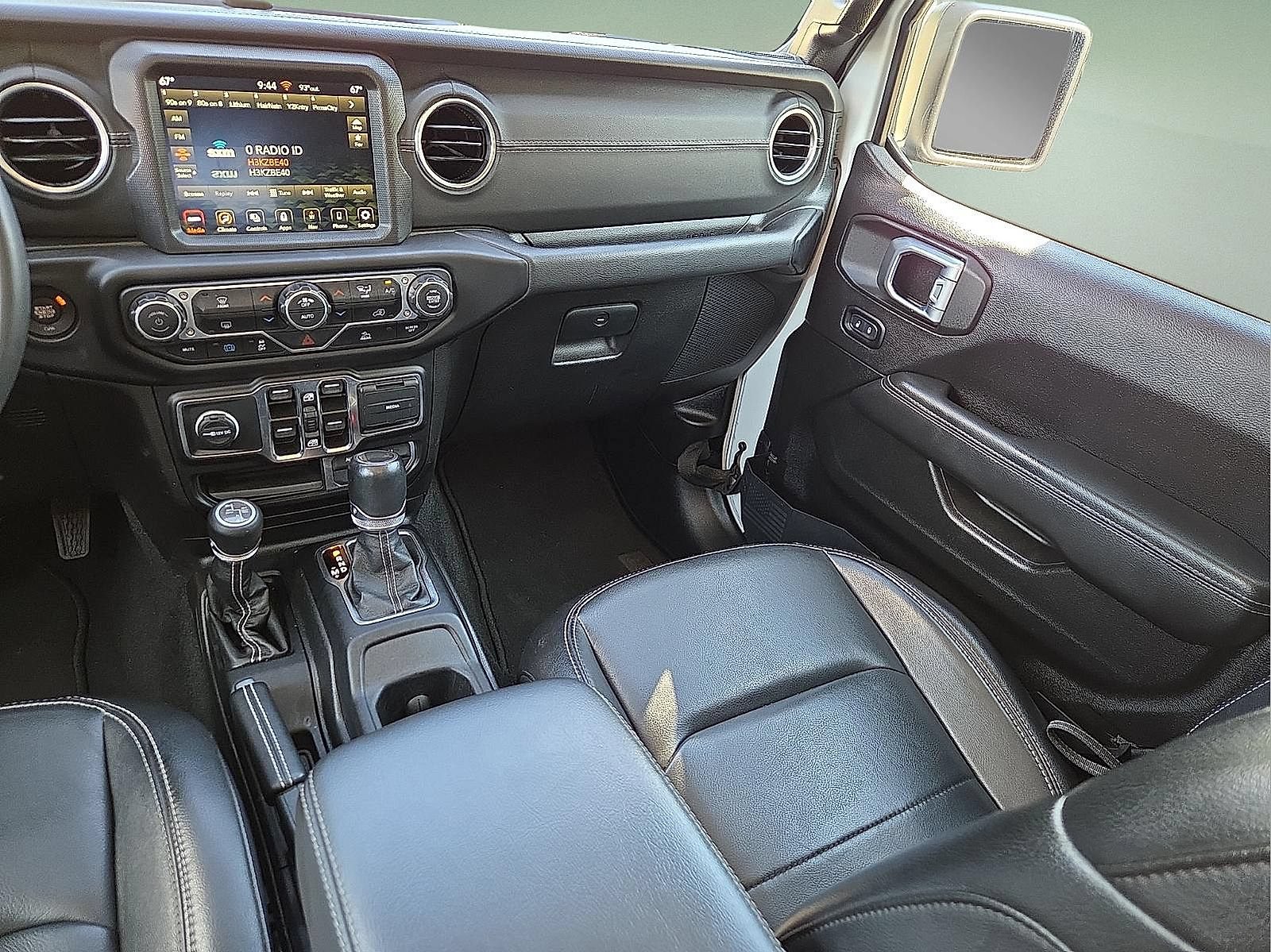 Used 2023 Jeep Wrangler Unlimited Sahara AWD/4WD image 11