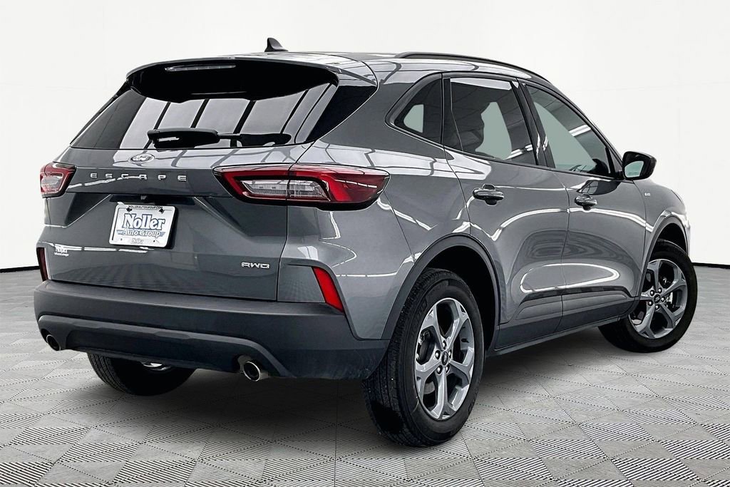 Certified 2025 Ford Escape ST-Line image 2