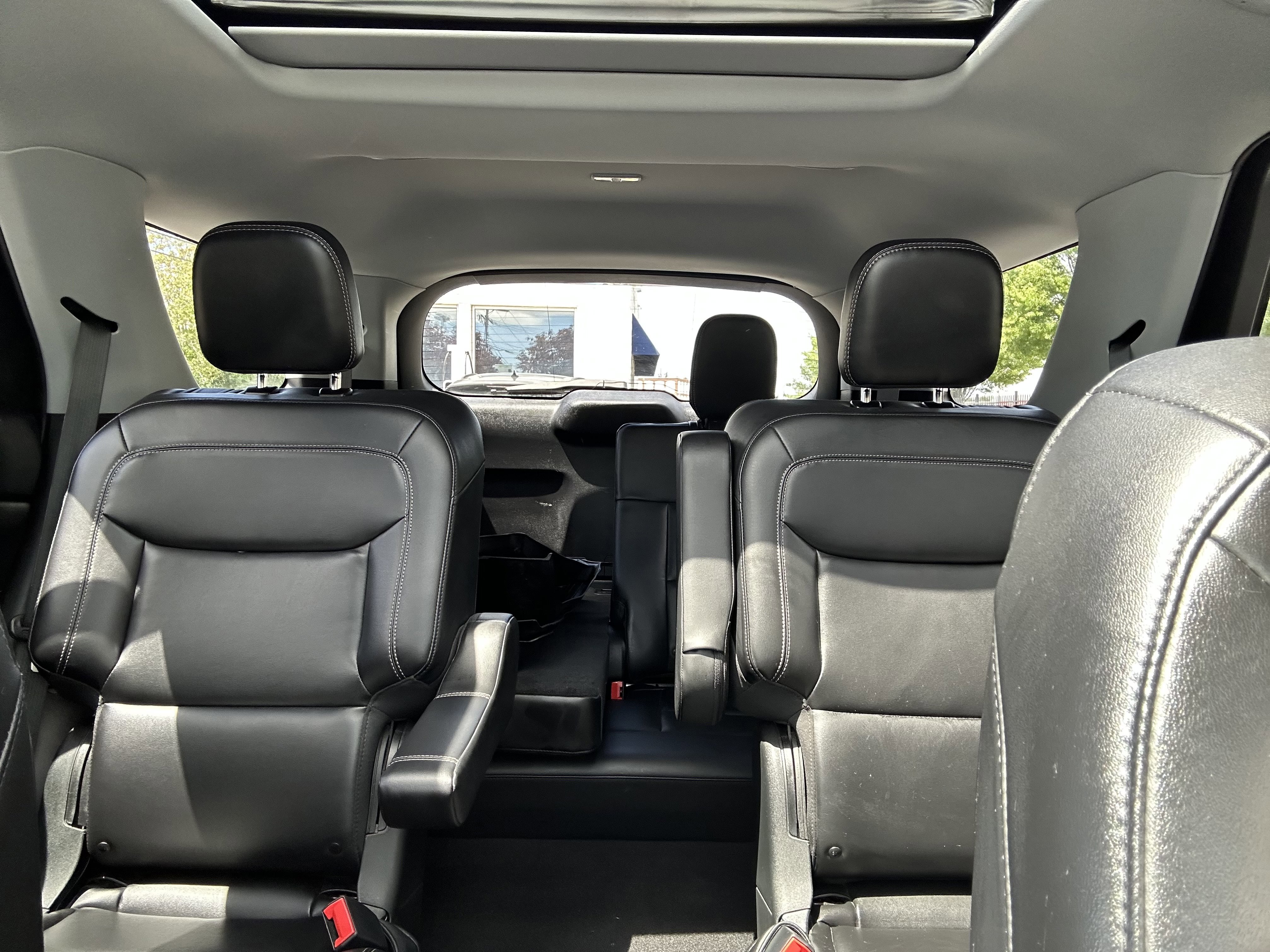 Certified 2022 Ford Explorer XLT w/ Equipment Group 202A image 27