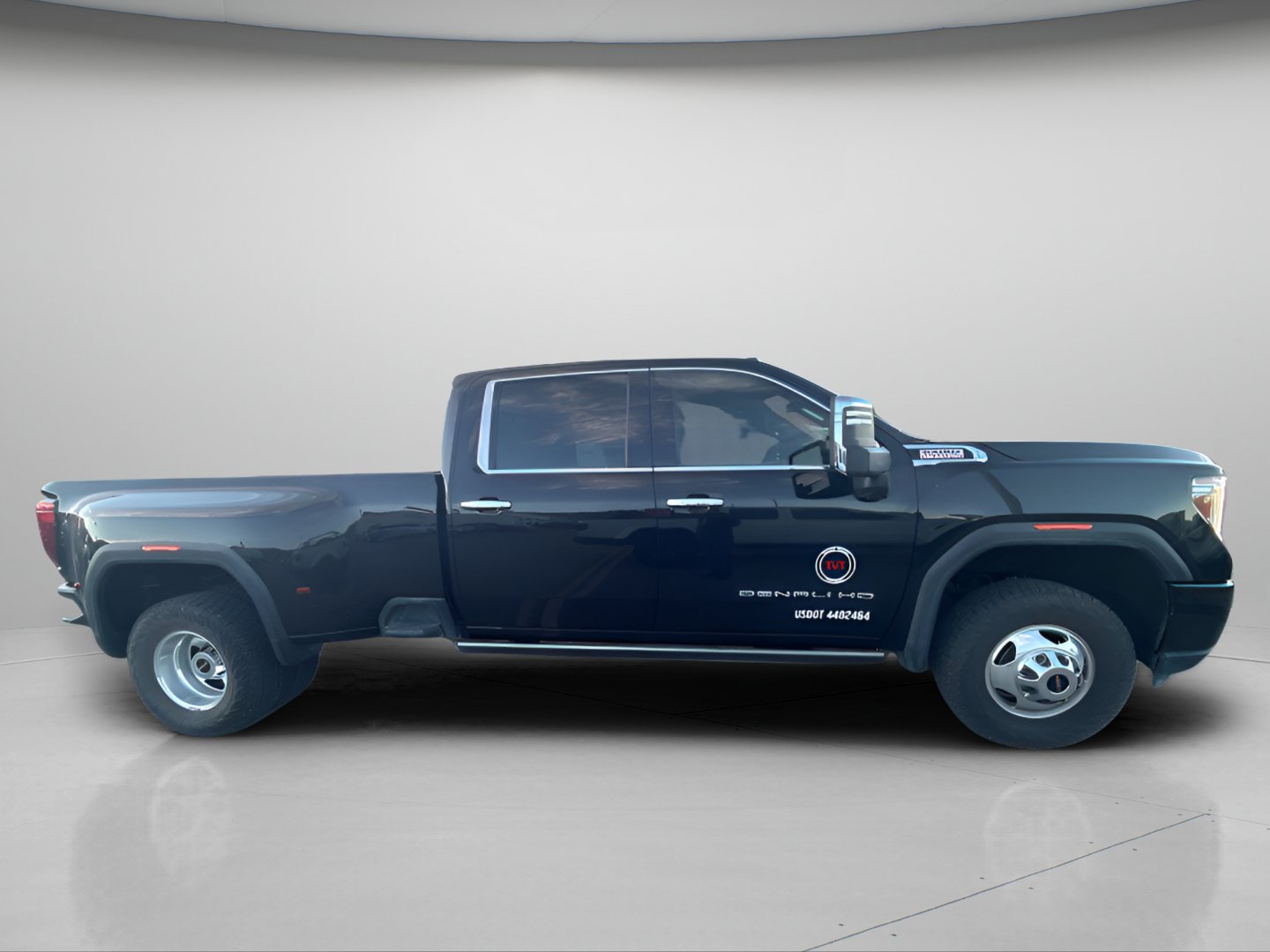 Used 2023 GMC Sierra 3500 Denali AWD/4WD image 3