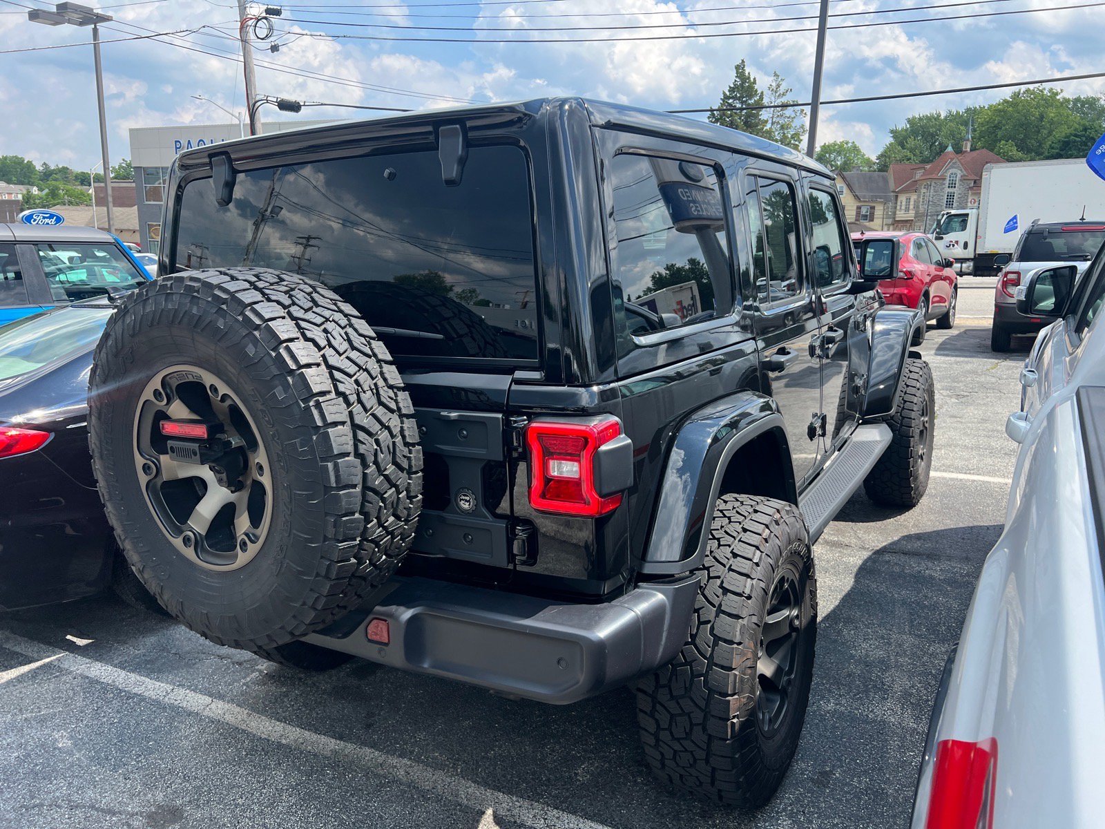 Used 2025 Jeep Wrangler Unlimited Sahara AWD/4WD image 8