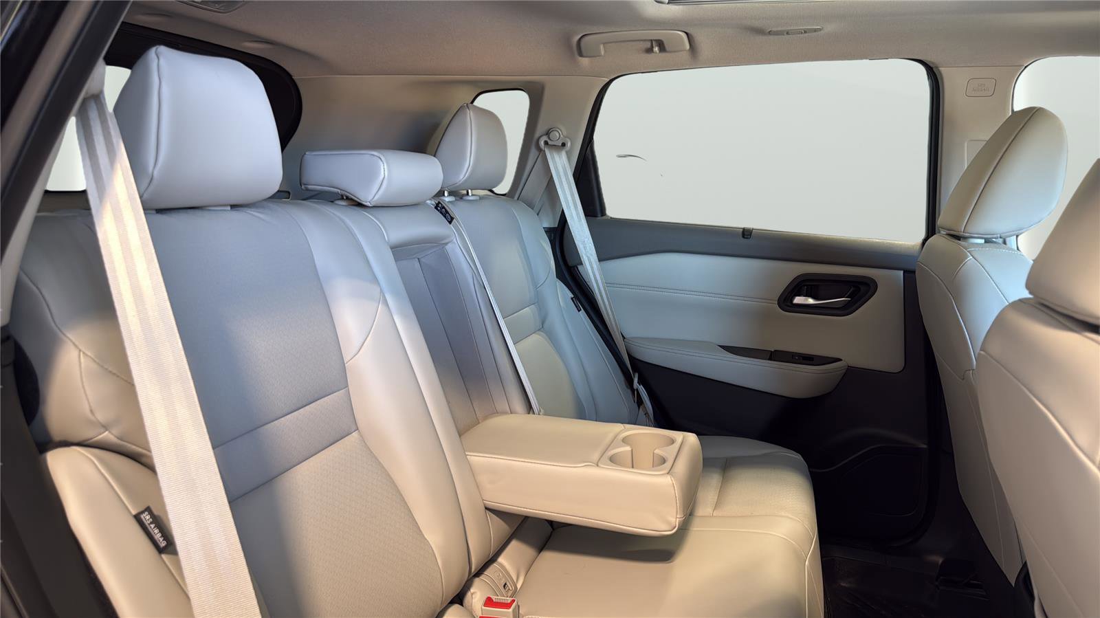 Used 2024 Nissan Rogue SV w/ SV Premium Package FWD image 16