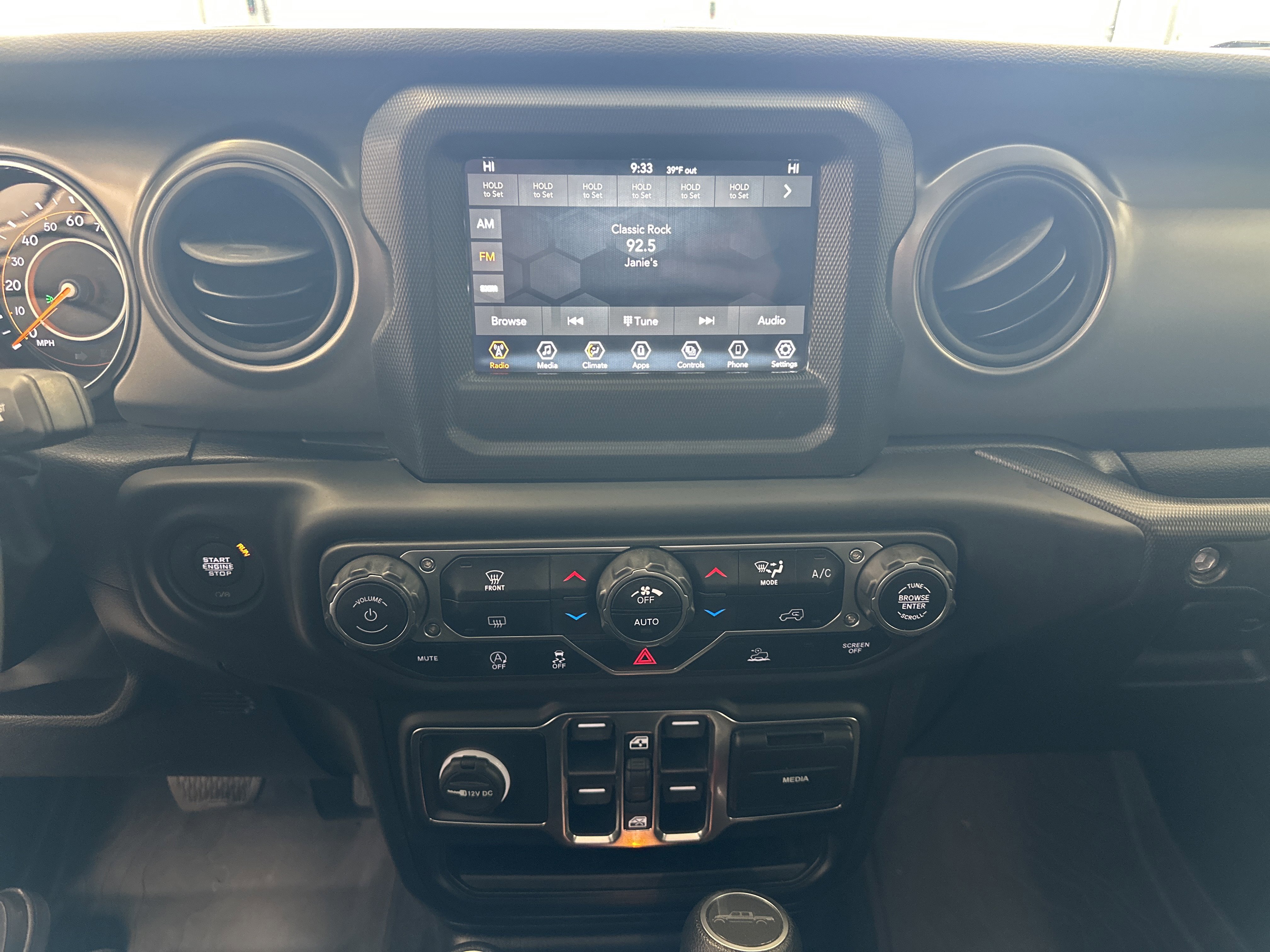 Used 2023 Jeep Gladiator Sport image 12
