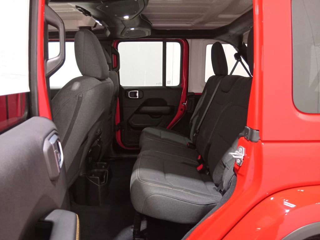 Used 2025 Jeep Wrangler Unlimited Sahara AWD/4WD image 12
