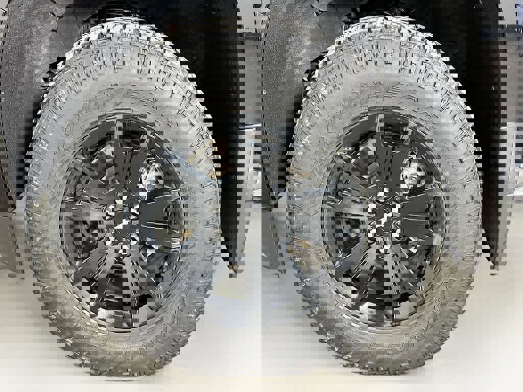 Used 2021 Chevrolet Colorado Z71 w/ Z71 Midnight Edition image 11