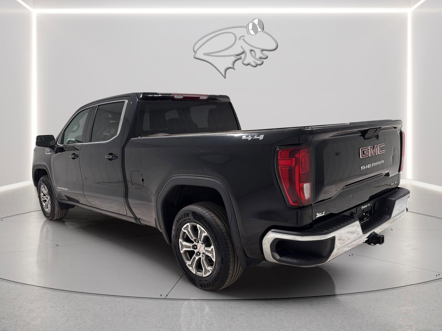 Used 2020 GMC Sierra 1500 SLE w/ SLE Value Package image 4