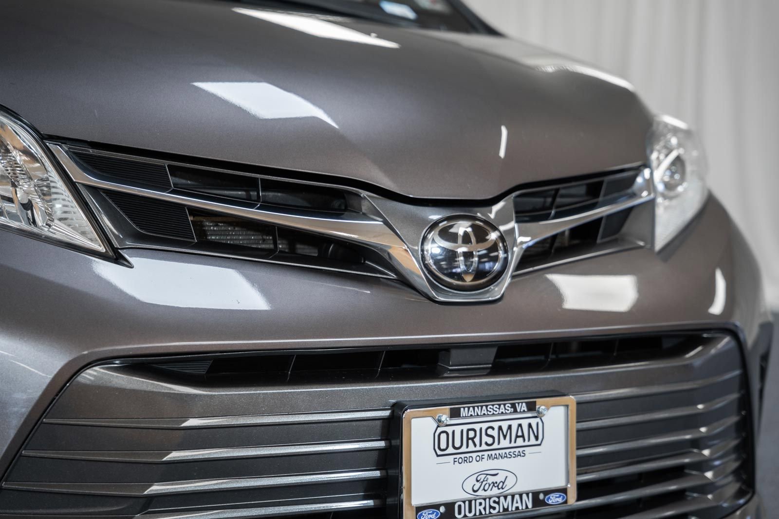 Used 2020 Toyota Sienna XLE w/ XLE Navigation Package image 14