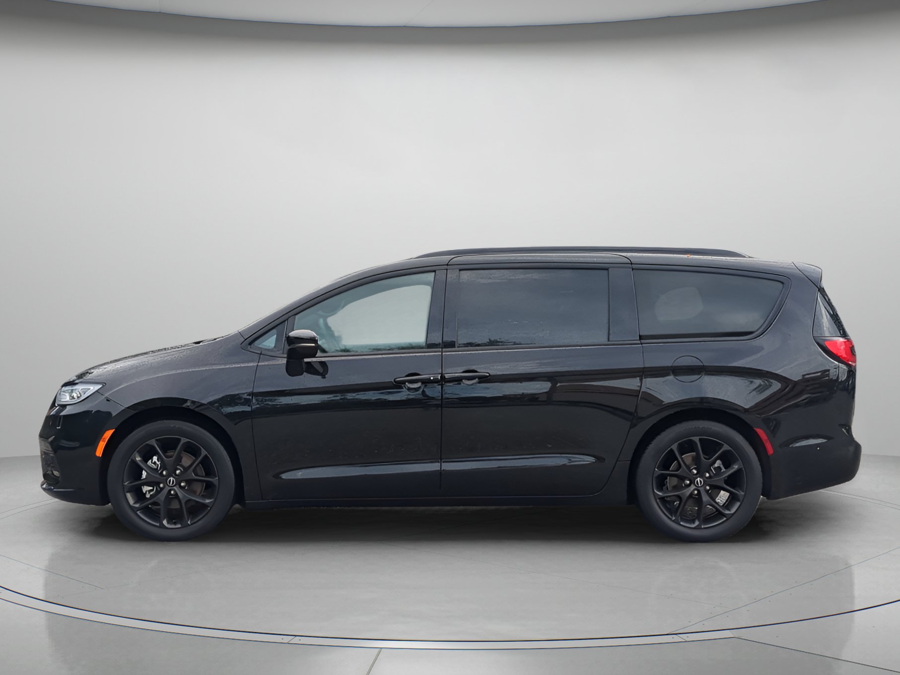 Used 2025 Chrysler Pacifica Limited FWD image 43