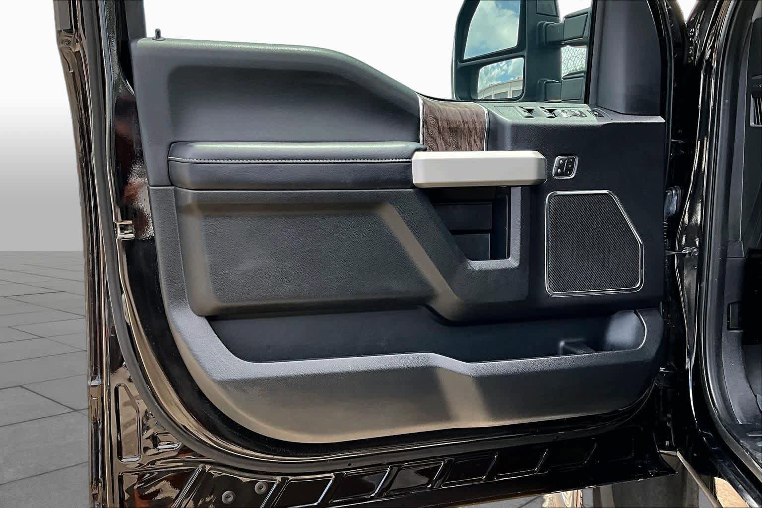Certified 2019 Ford F450 Lariat w/ Lariat Ultimate Package AWD/4WD image 22