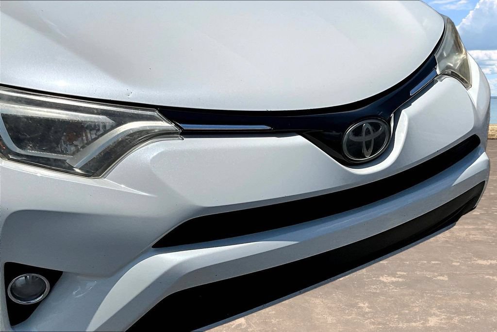 Used 2018 Toyota RAV4 Limited FWD image 35