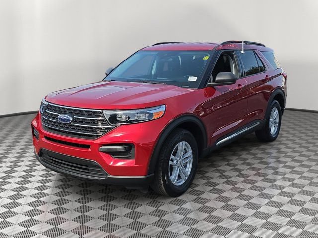 Certified 2024 Ford Explorer XLT RWD image 3