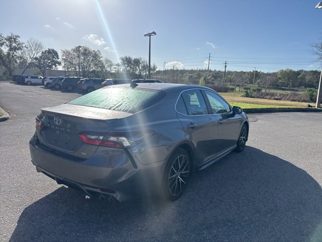 Used 2022 Toyota Camry SE w/ Carpet Mat Package (TMS) image 5