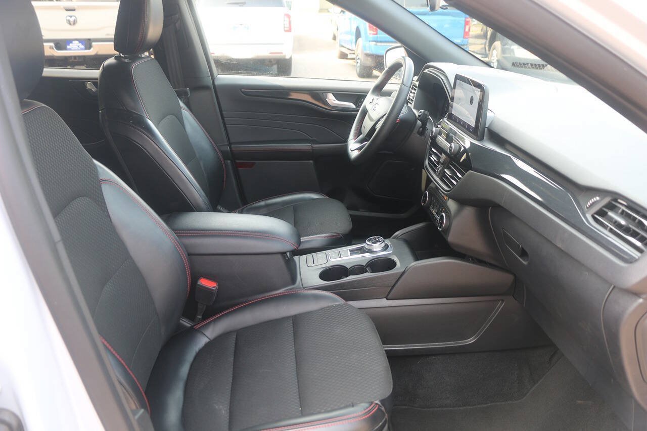 Certified 2025 Ford Escape ST-Line Select AWD/4WD image 25