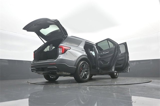 Certified 2025 Ford Explorer ST-Line w/ Premium Package image 39