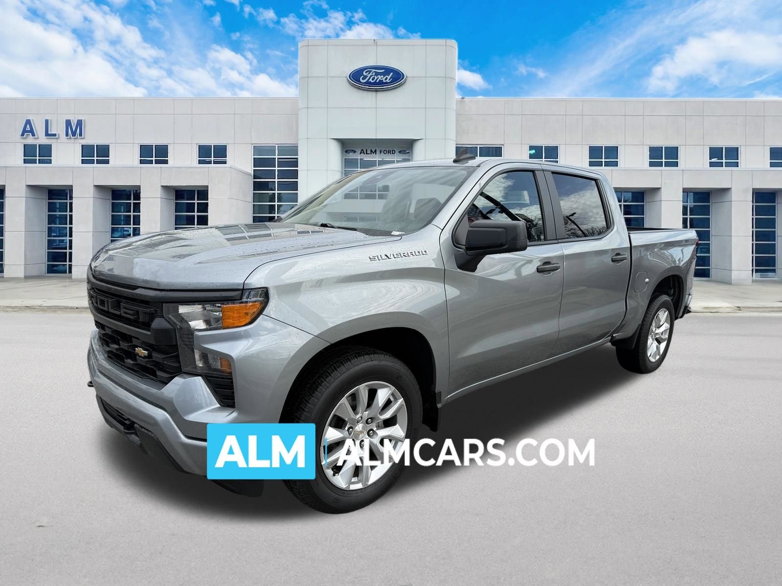 Used 2024 Chevrolet Silverado 1500 Custom image 1