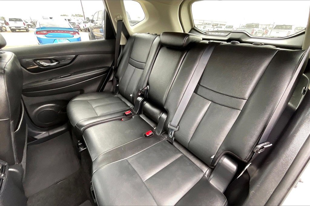 Used 2017 Nissan Rogue SL w/ SL Premium Package image 19