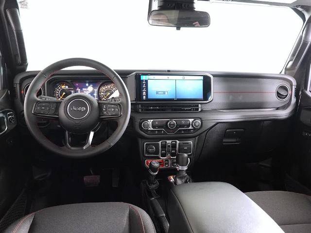 Used 2025 Jeep Wrangler Unlimited Rubicon AWD/4WD image 2