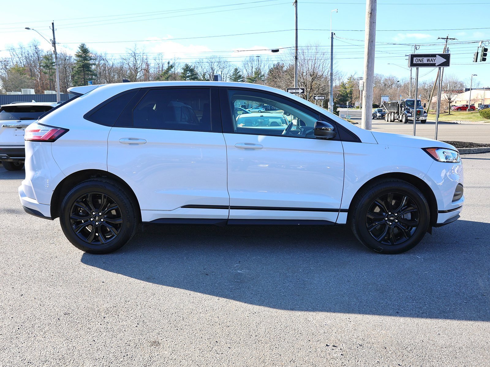 Certified 2023 Ford Edge SE w/ Black Appearance Package image 8