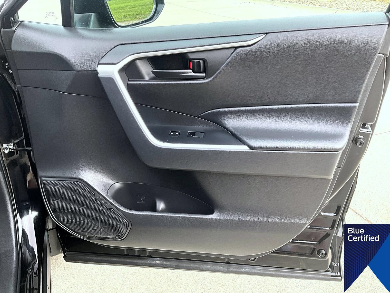 Used 2022 Toyota RAV4 LE AWD/4WD image 17