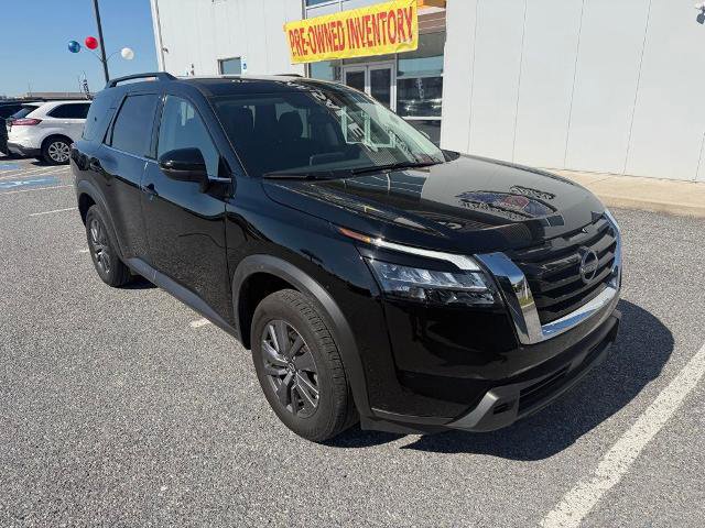 Used 2025 Nissan Pathfinder SV FWD image 2